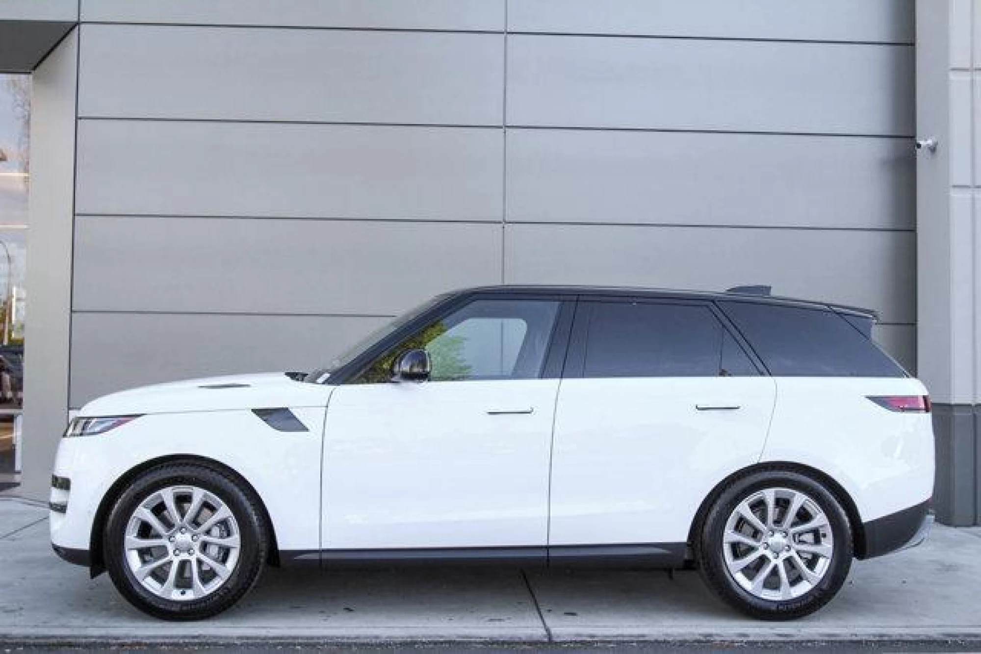 2023 Land Rover Range Rover Sport SE