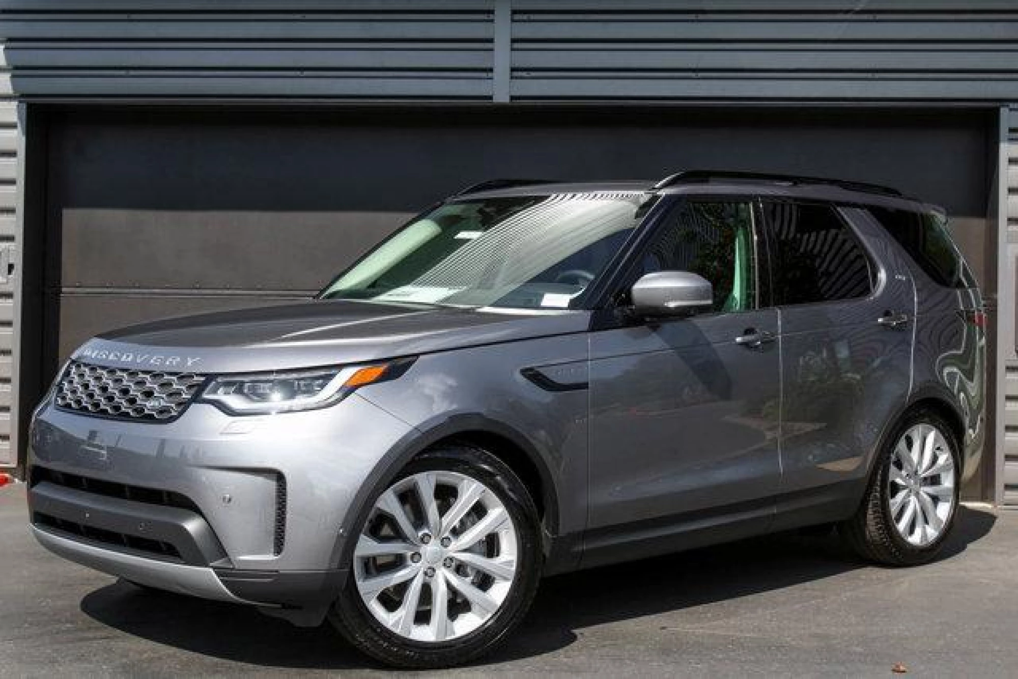 2023 Land Rover Discovery S