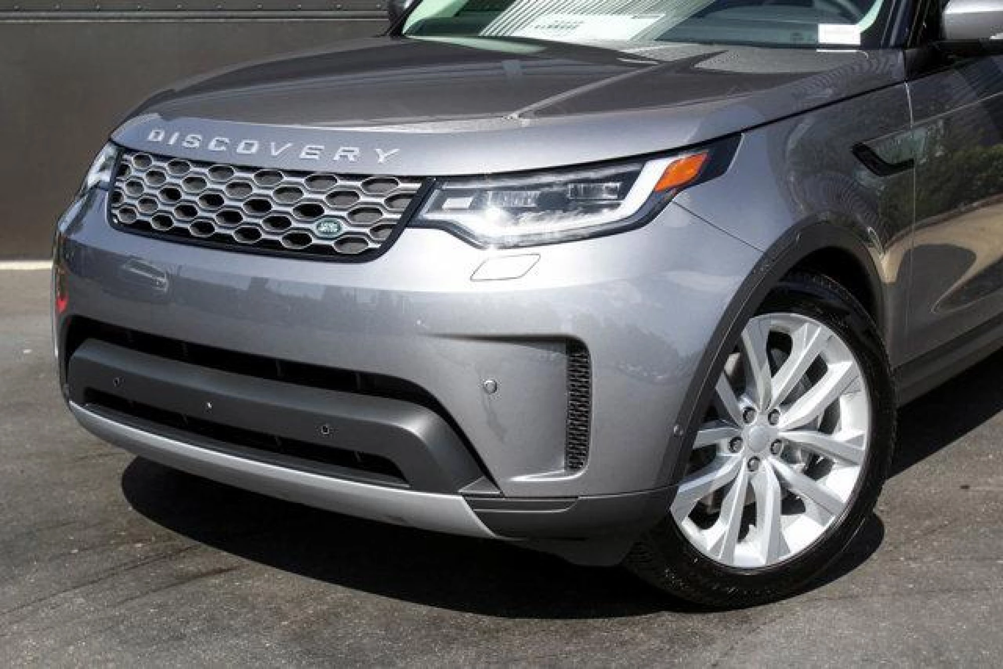 2023 Land Rover Discovery S
