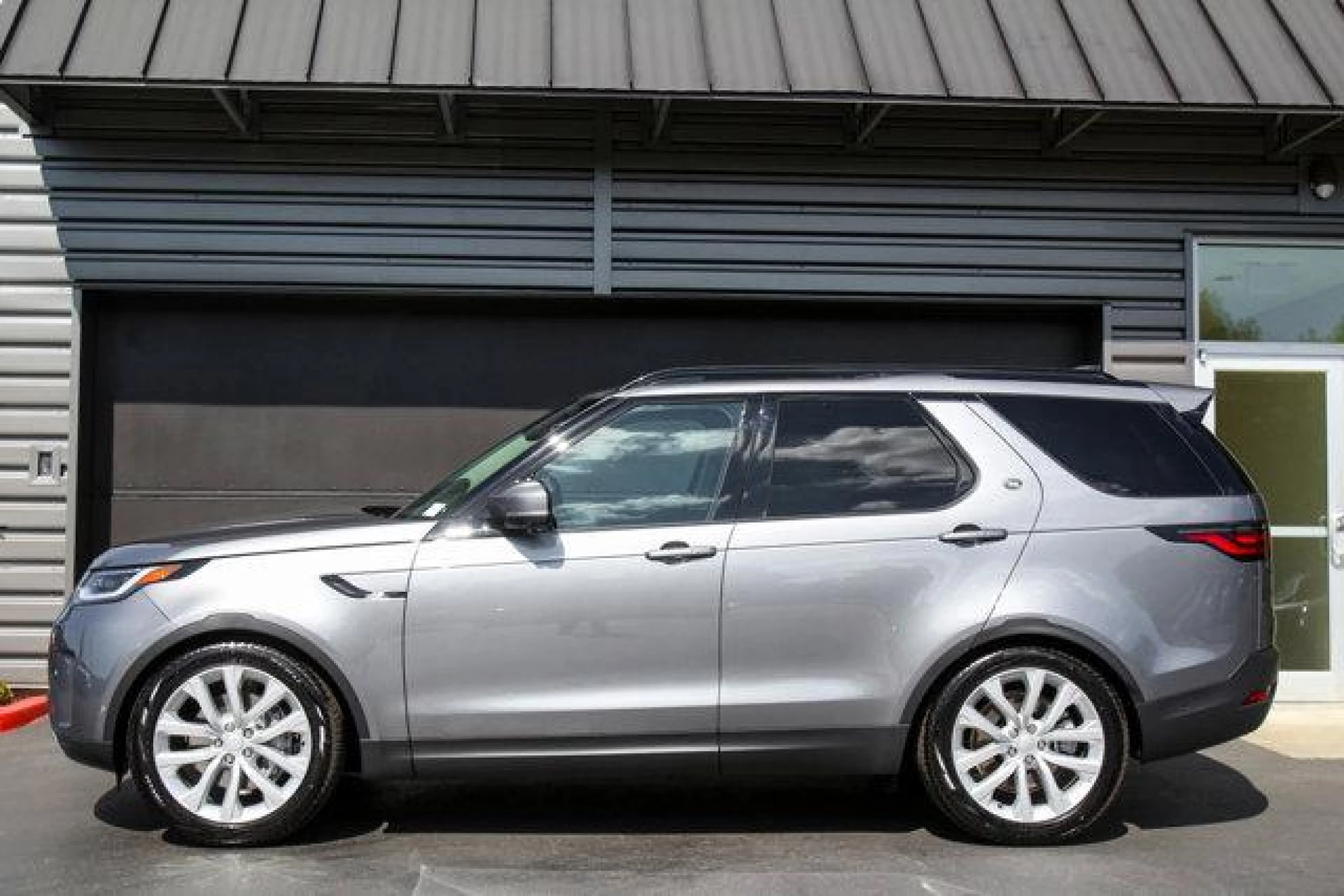 2023 Land Rover Discovery S