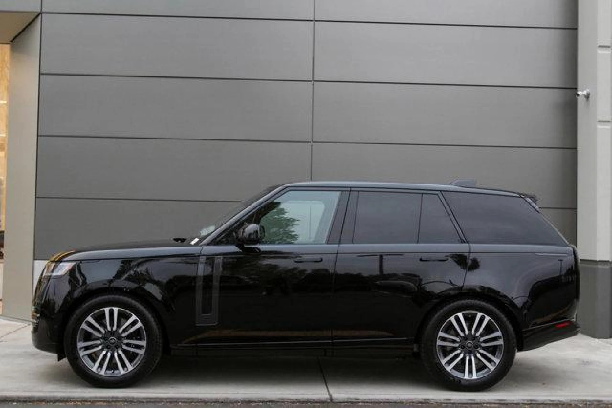 2023 Land Rover Range Rover P530 SE