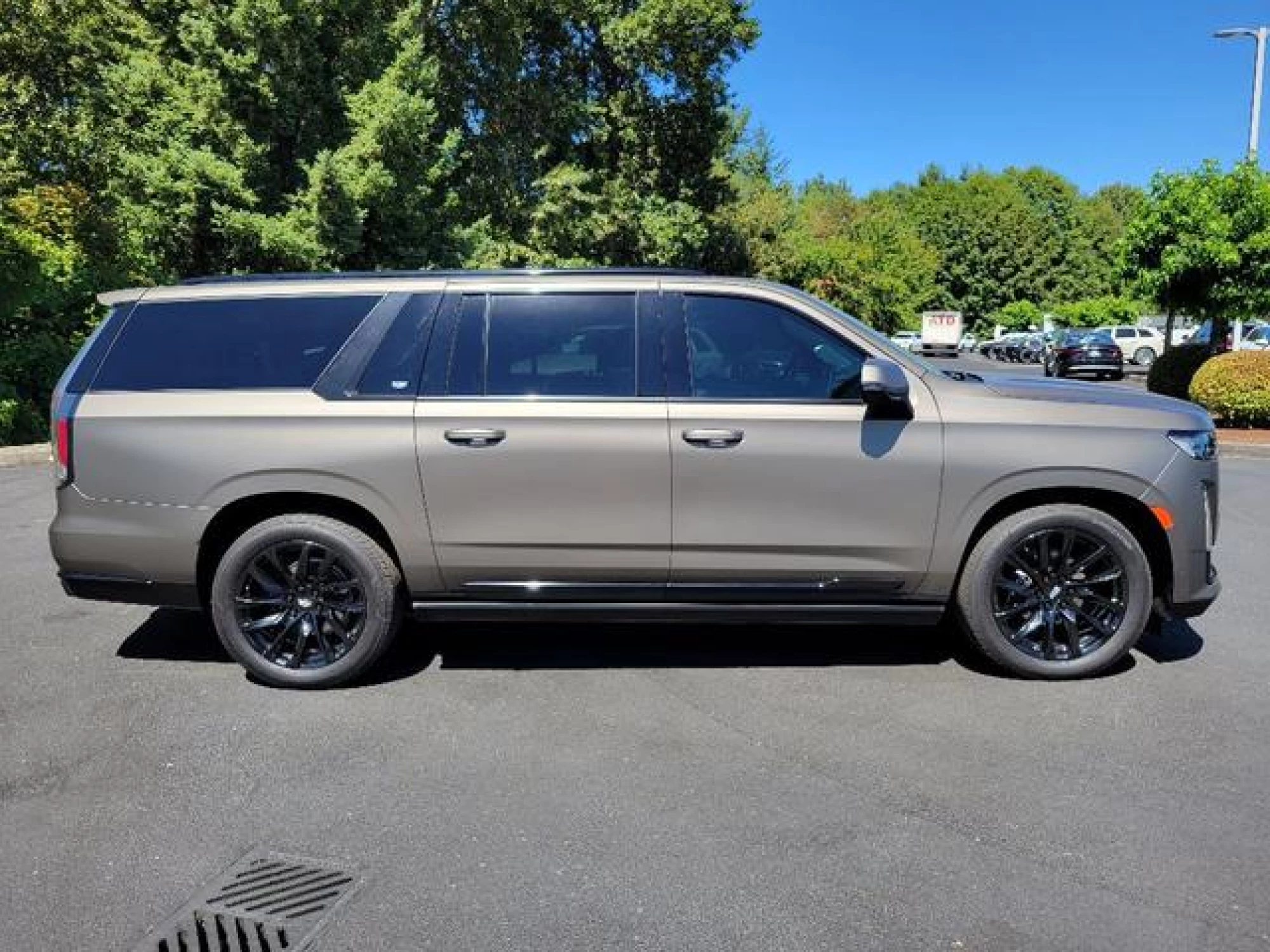 2023 Cadillac Escalade ESV Sport Platinum