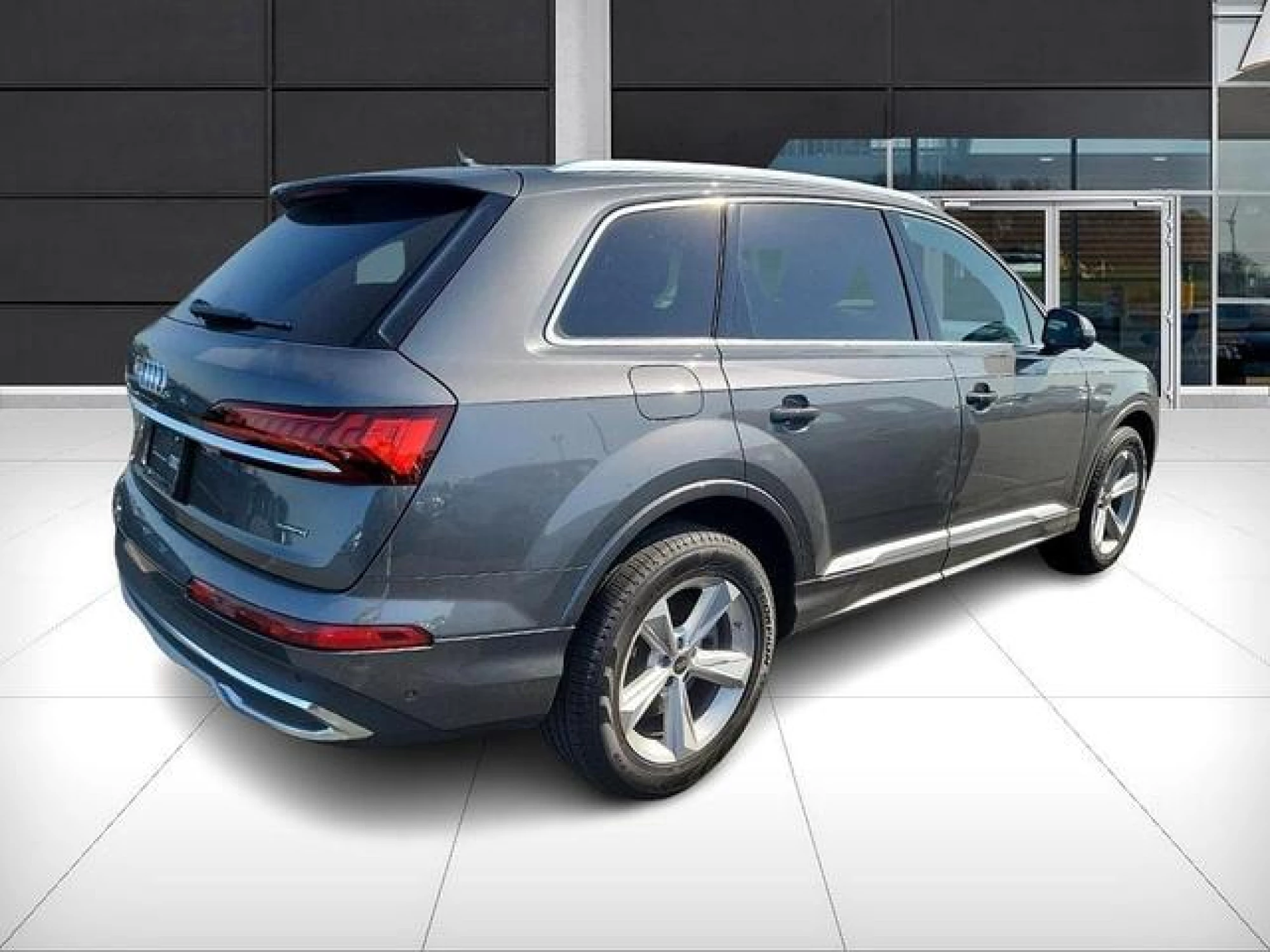 2023 Audi Q7 45 Premium Plus