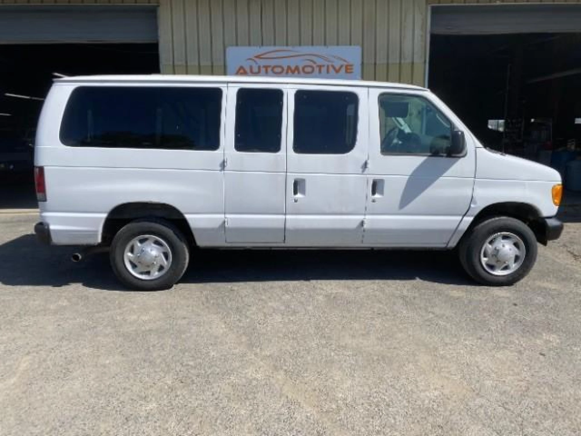 2007 Ford E350 Super Duty XL