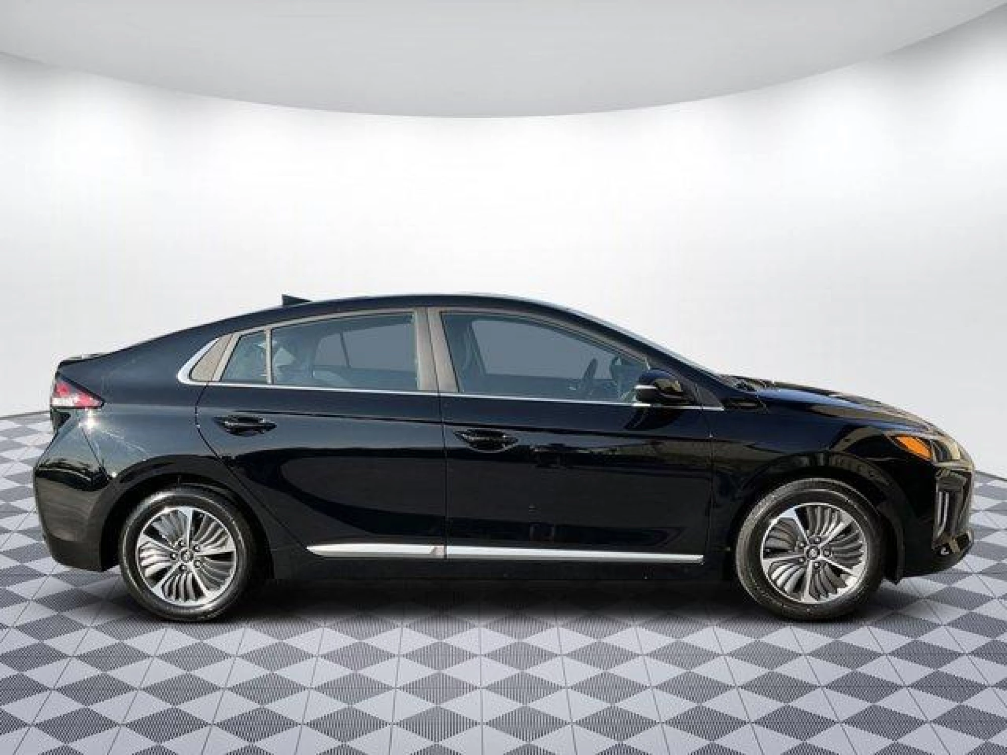 2022 Hyundai IONIQ Plug-In Hybrid SEL
