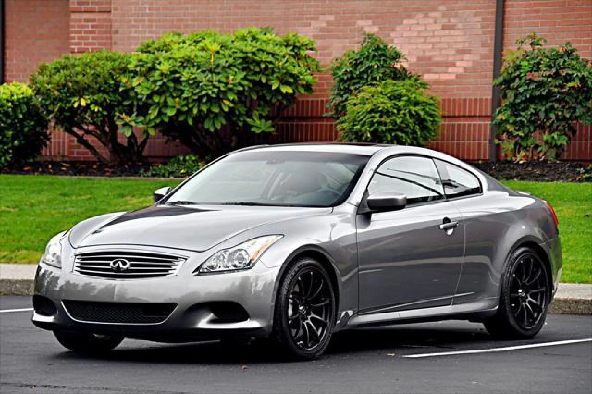 2010 INFINITI G37 Sport