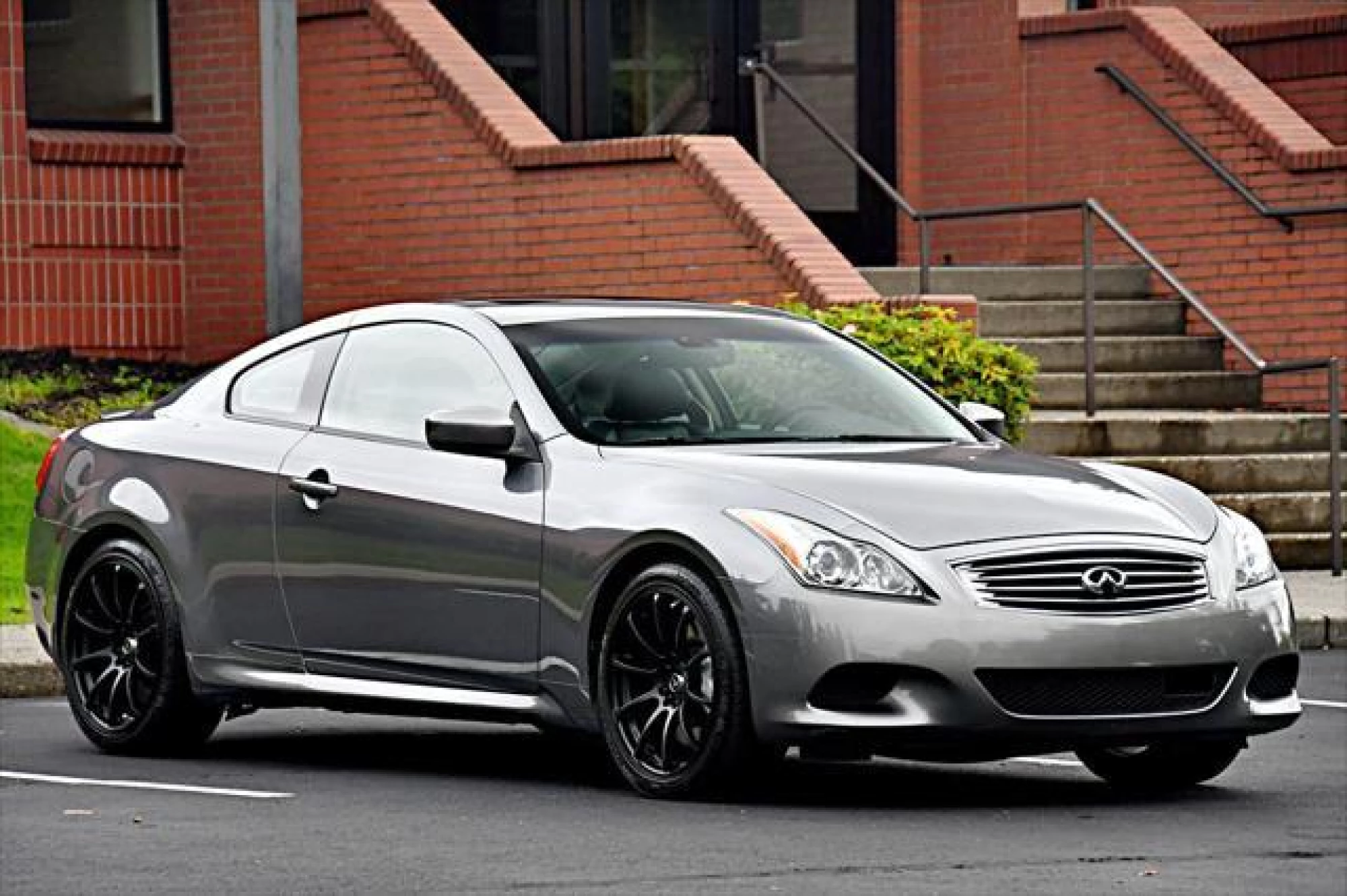 2010 INFINITI G37 Sport