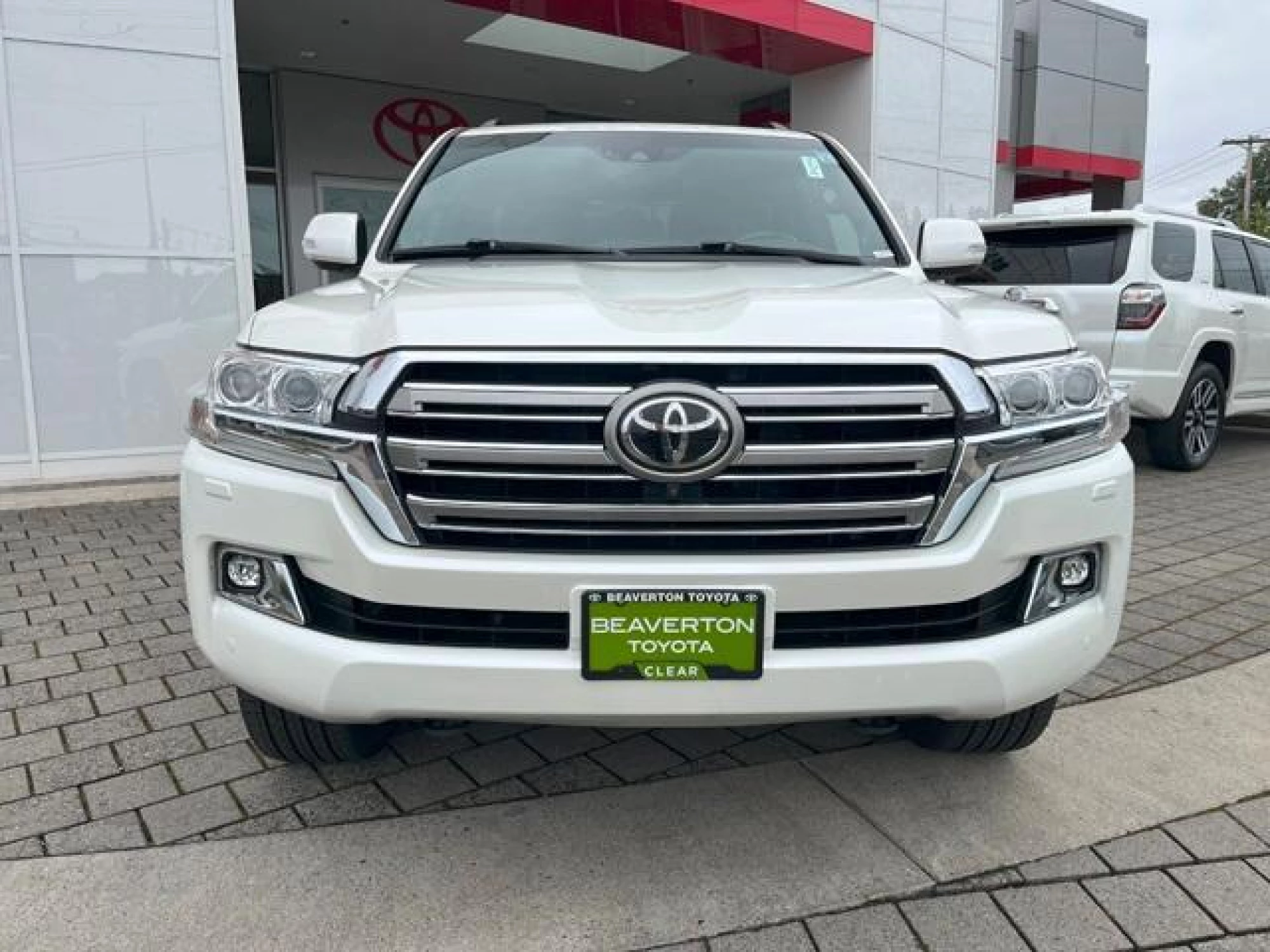 2017 Toyota Land Cruiser V8