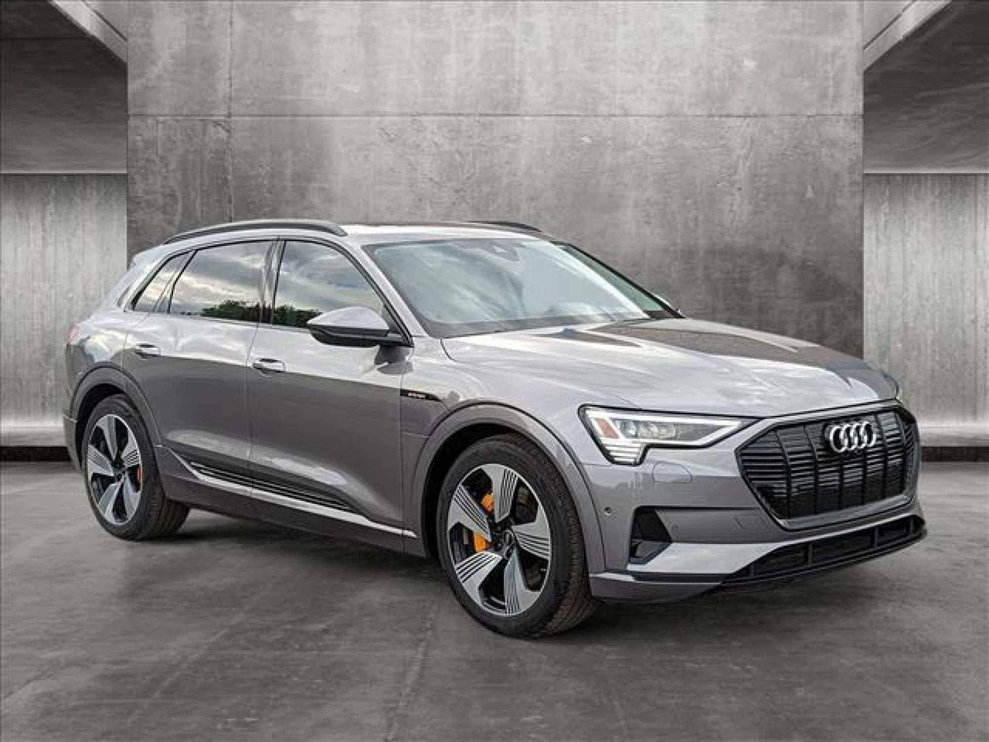 2023 Audi e-tron Premium Plus