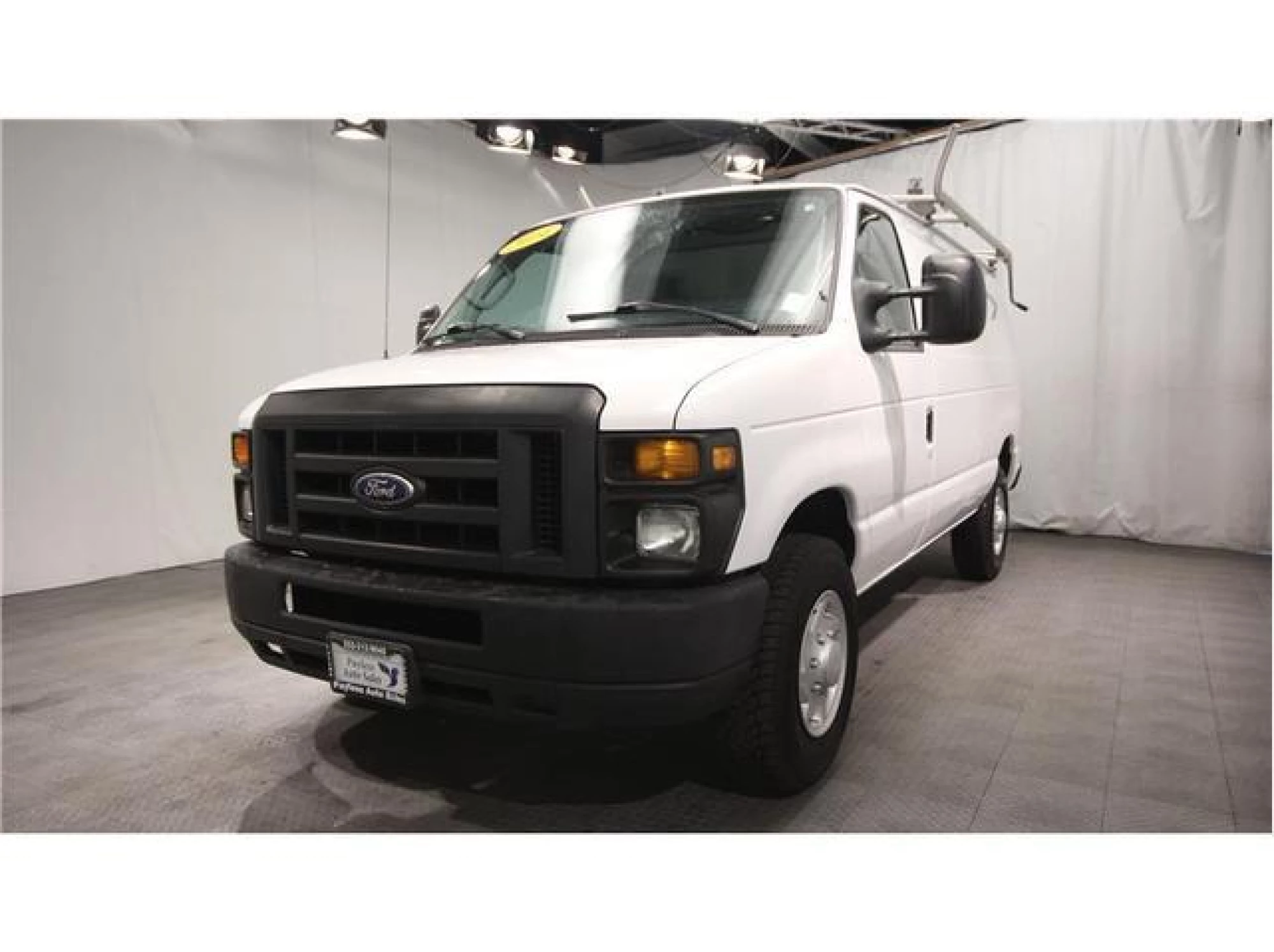 2014 Ford E350 Super Duty Base