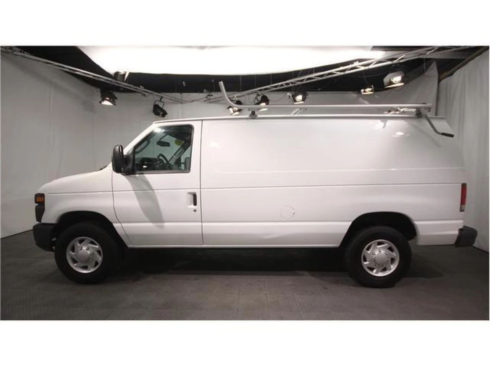 2014 Ford E350 Super Duty Base