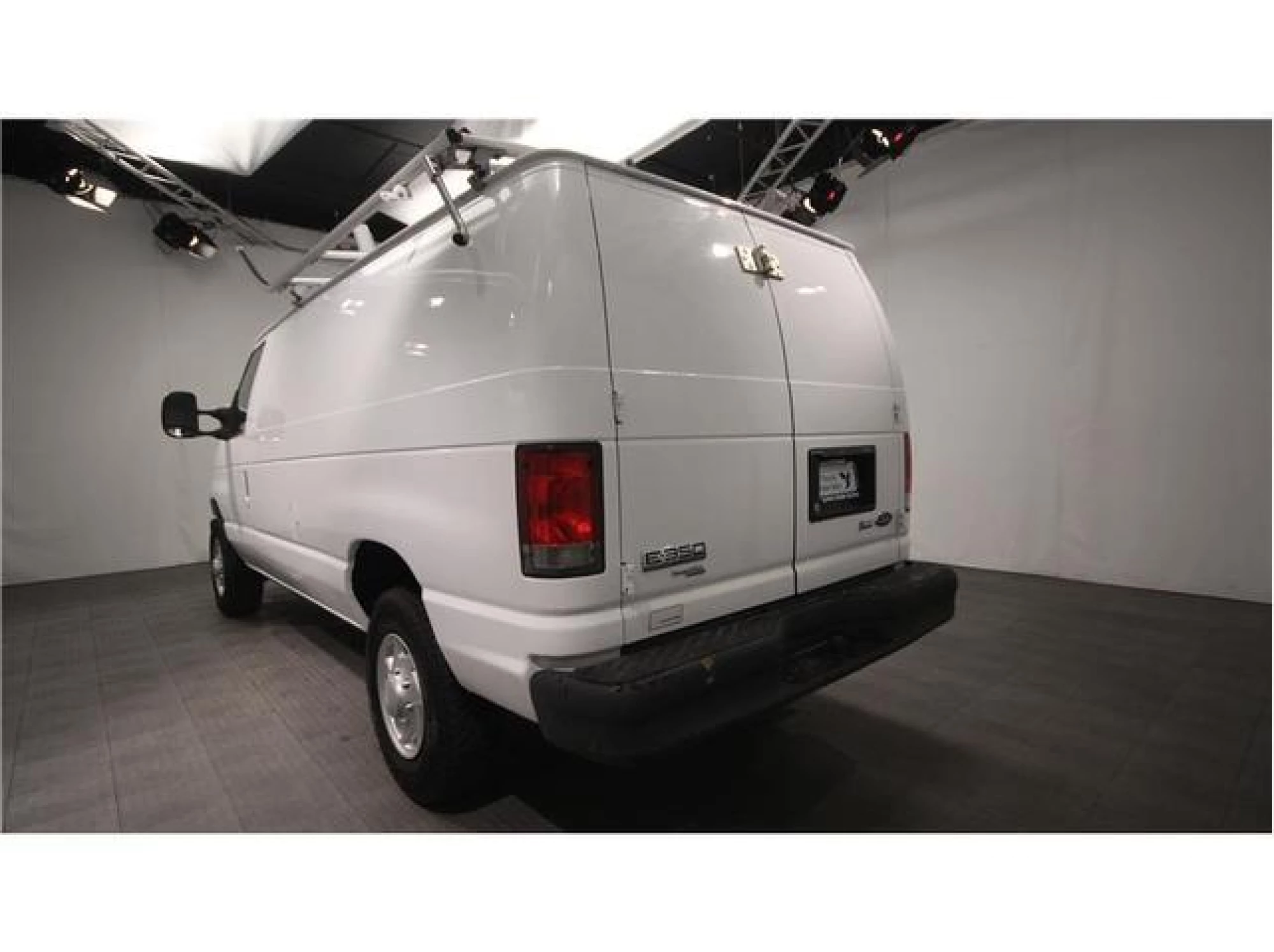 2014 Ford E350 Super Duty Base
