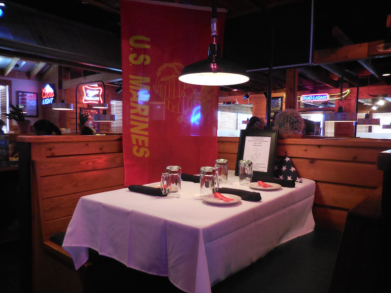 Texas Roadhouse reserves table for slain Tennessee servicemen East