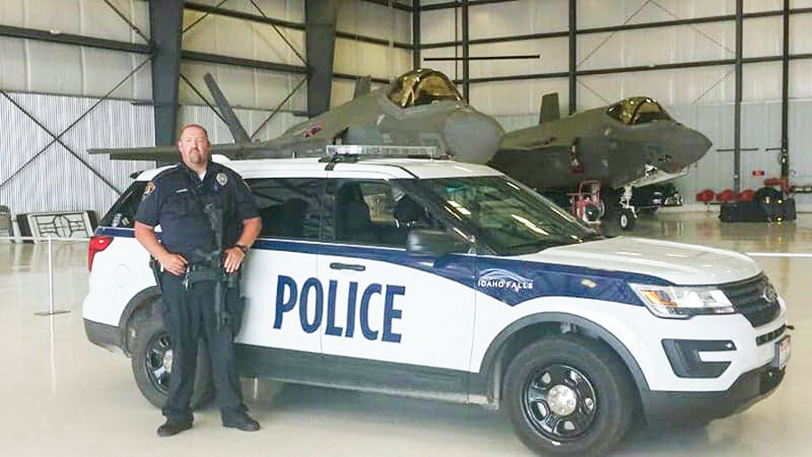 Hero police officer spends 4 hours talking young man out of suicide
