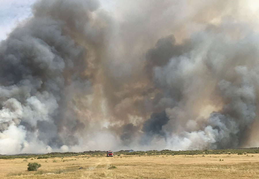 UPDATE Artesian Fire now 1,900 acres, one ranch threatened East