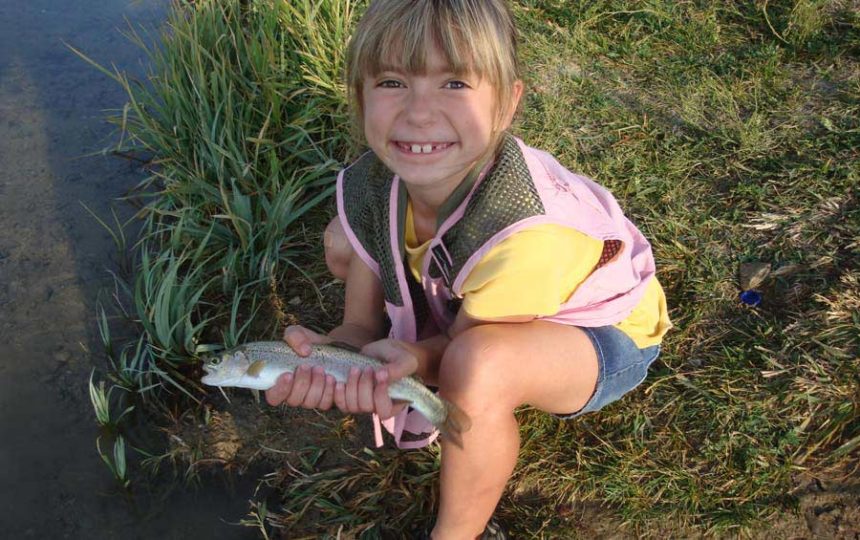 girl fishing pic