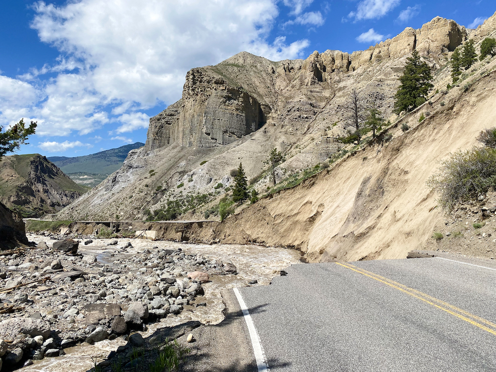 Yellowstone Park aims for quick reopening after floods - Vimarsana News