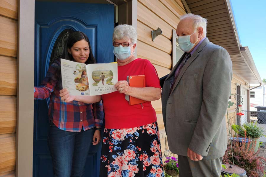 Jehovah's Witnesses will start knocking on doors again after two and a half year hiatus - Vimarsana News