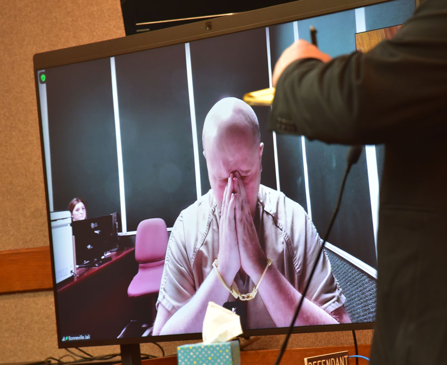 Murder suspect cries during court appearance, admits on Facebook he committed crime - Vimarsana News