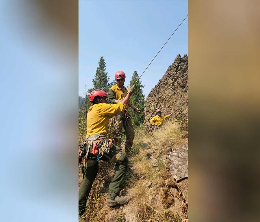 Firefighters deal with challenges as they battle America's largest active wildfire near Salmon - Vimarsana News