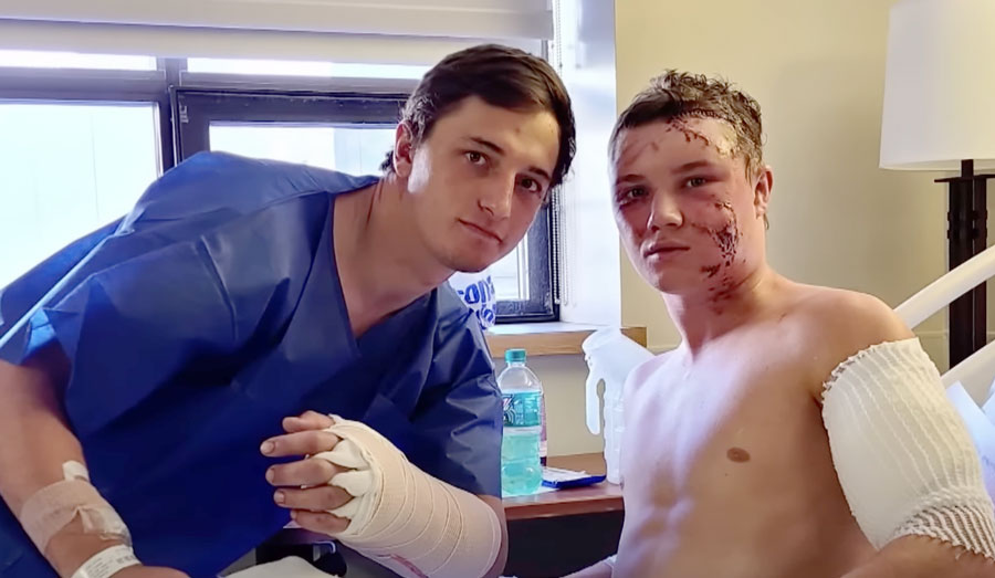 Wrestler who tackled a bear gets hero's welcome - Vimarsana News