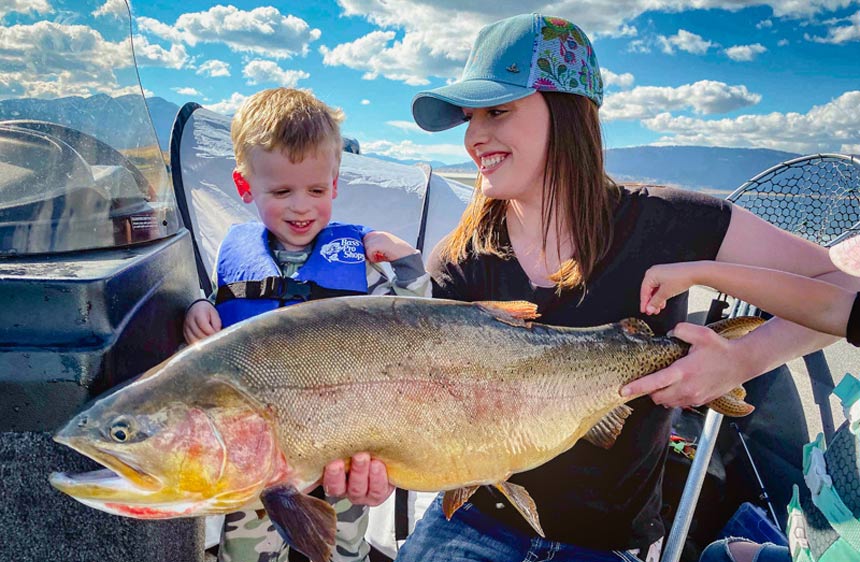 Rigby woman sets new catch-and-release record at Henrys Lake - Vimarsana News