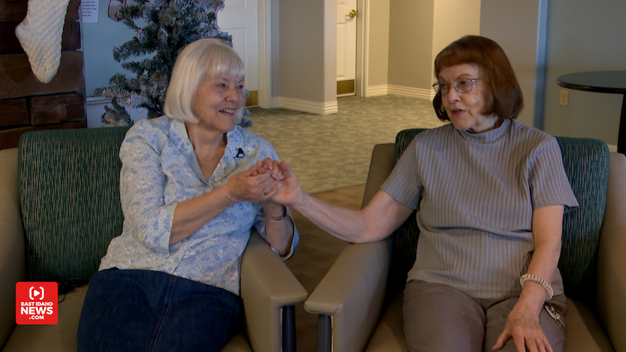 Twin sisters Bobbie and Bonnie share their favorite holiday memories - Vimarsana News