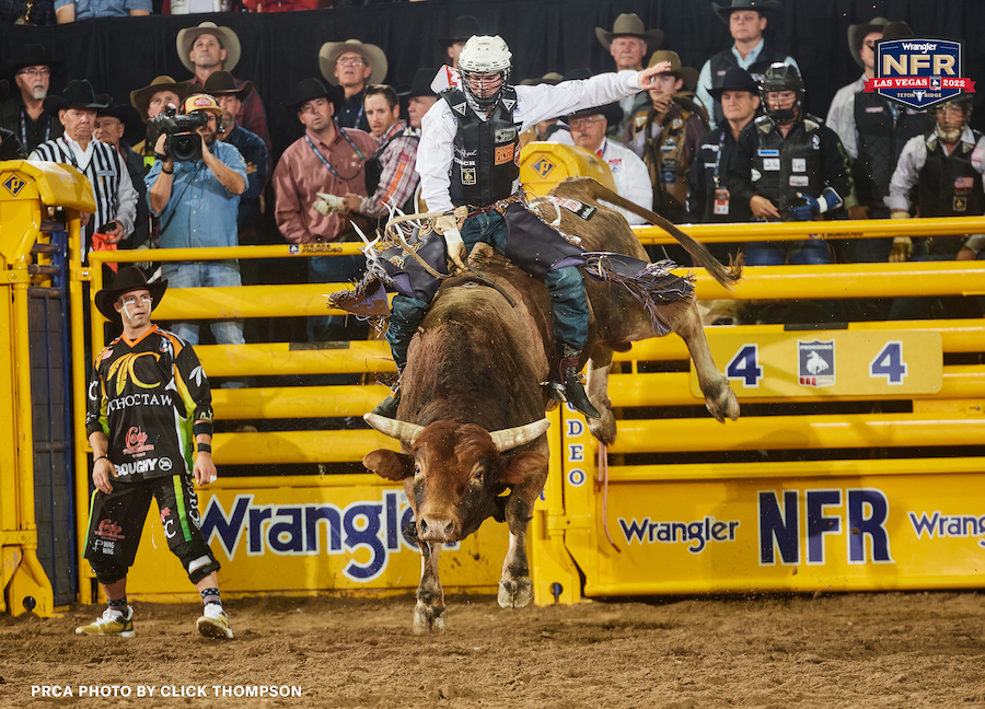 Rexburg cowboy earns share of Round 3 title at National Finals Rodeo