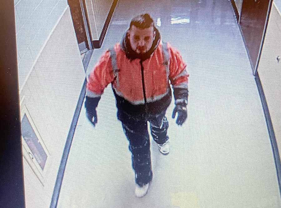 Man breaks into school and saves nearly a dozen people from blizzard in New York state - Vimarsana News