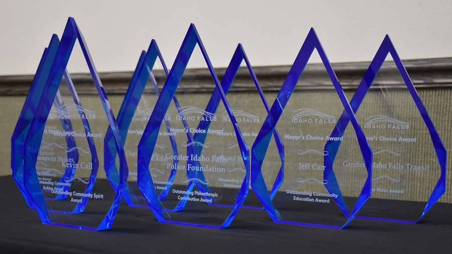 Idaho Falls mayor awards 3 organizations, 7 people during city council meeting - Vimarsana News