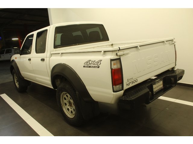 Nissan np300 2012