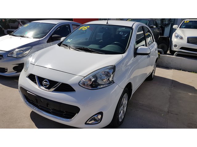Nissan march белый