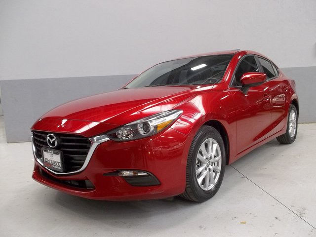 Mazda 3 красная