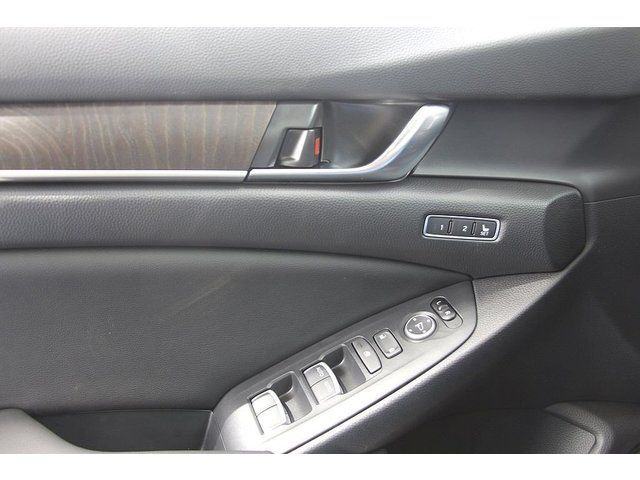 New Honda Accord EX-L 2.0T Sedan at San Francisco in Honda Sitio de demostración