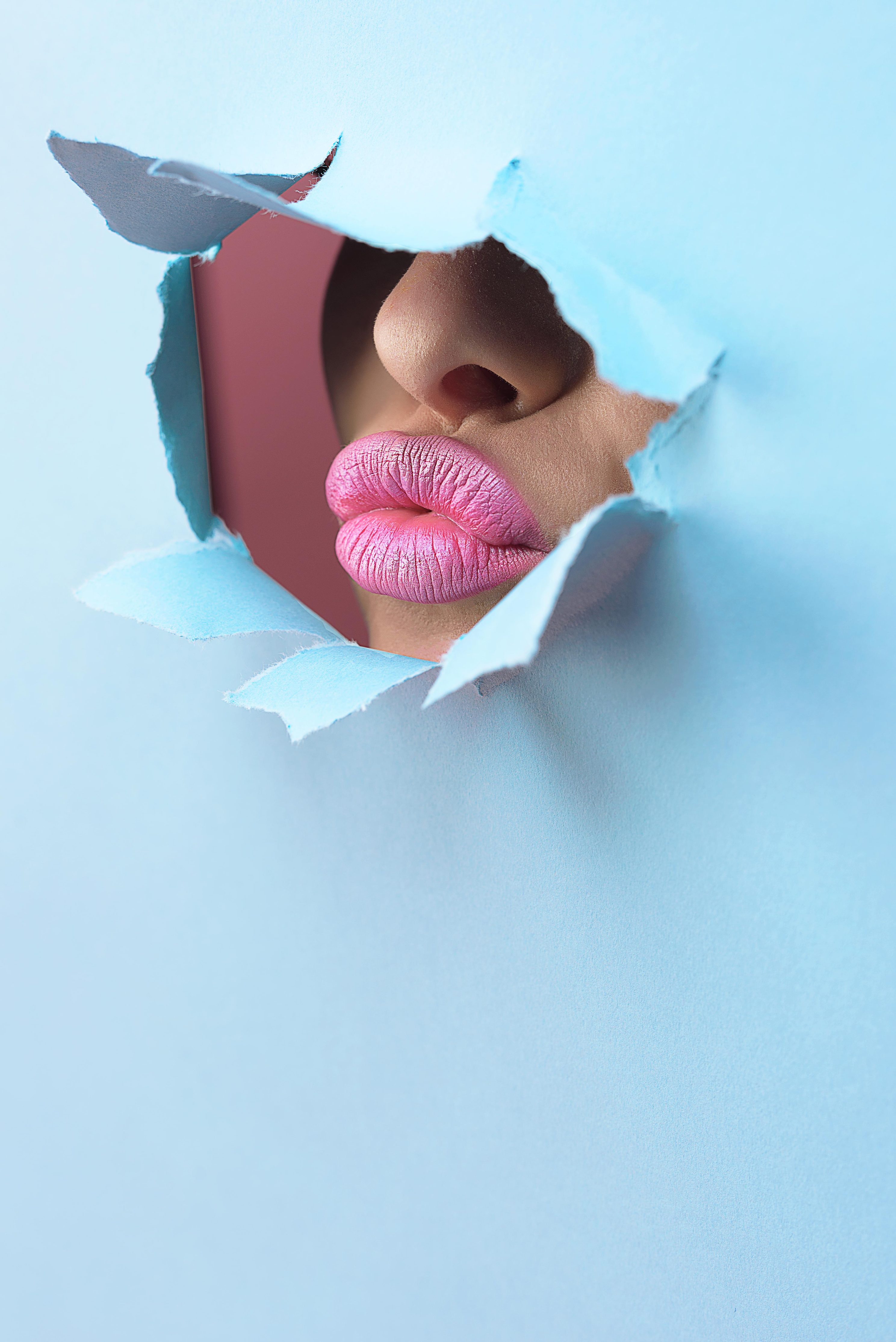 eco-beauty-makeup-trends-spring-pink-lips-bold-lip-bright-makeup