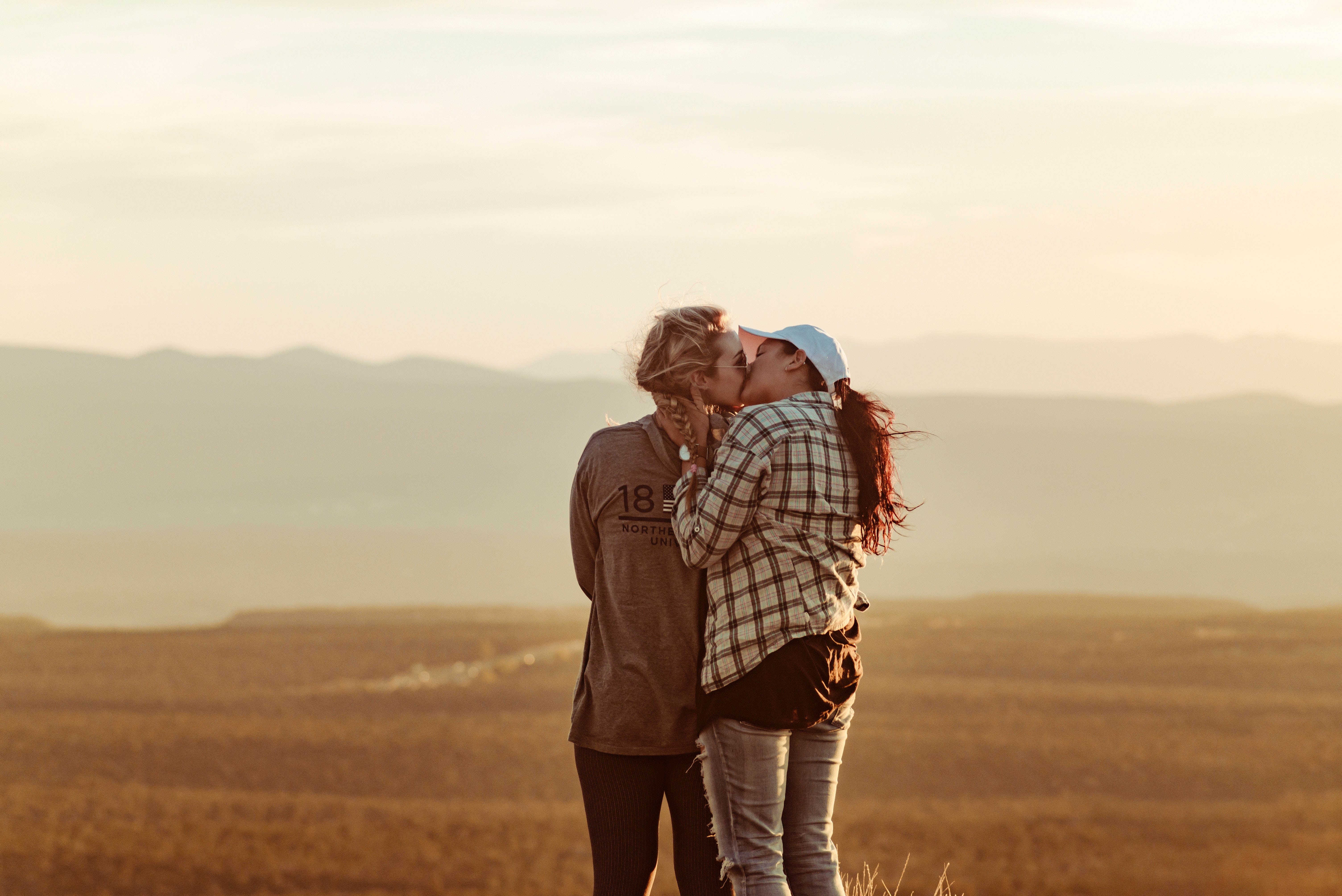 katabanko-lgbtq-rights-equality-now-love-sustainability-unique-love-kissing