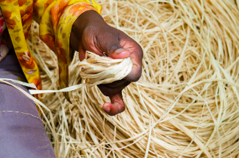 raffia-eco-friendly-bags-the-noces-sustainable-materials