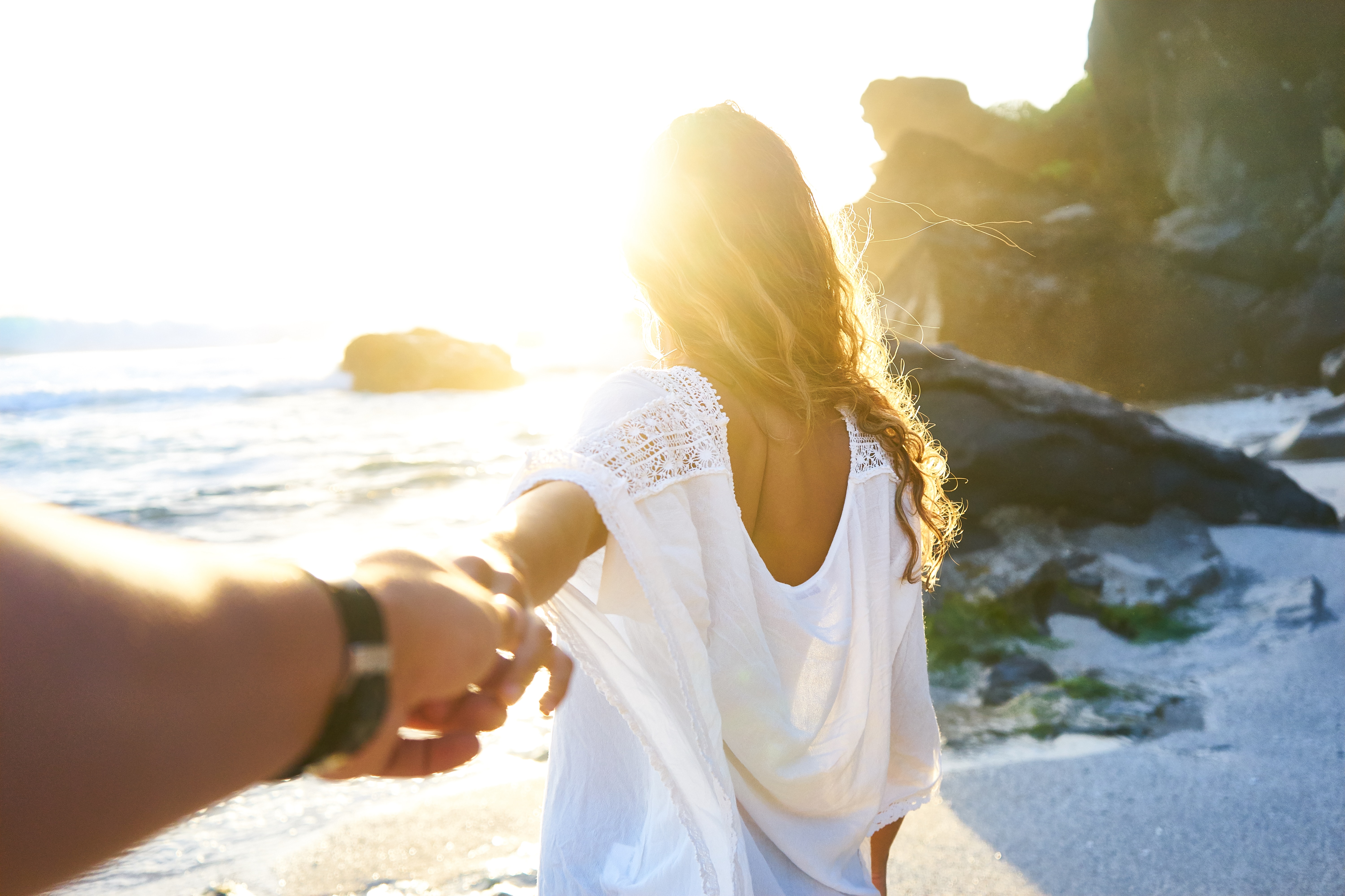 honeymooners-on-beach