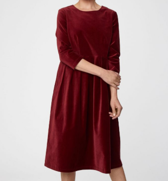 red-velvet-dress