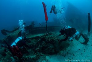 deep-sea-divers-collecting-and-analyzing-wreckage