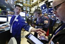 Tech woes, worsening tensions with China sink US stocks