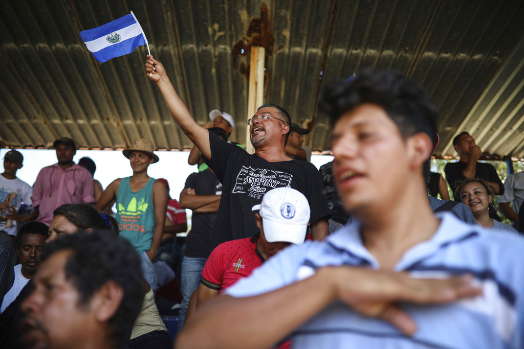 migrant caravan, raising concerns in us, halts in mexico