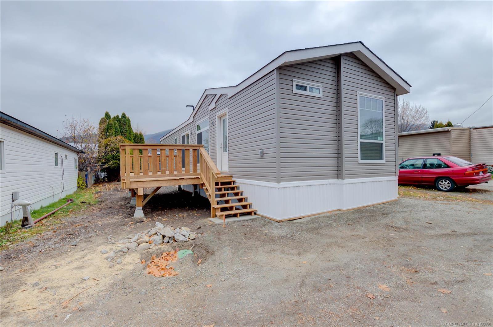 201 1699 Ross Road, West Kelowna, BC, V1Z 1L8 10196898 The