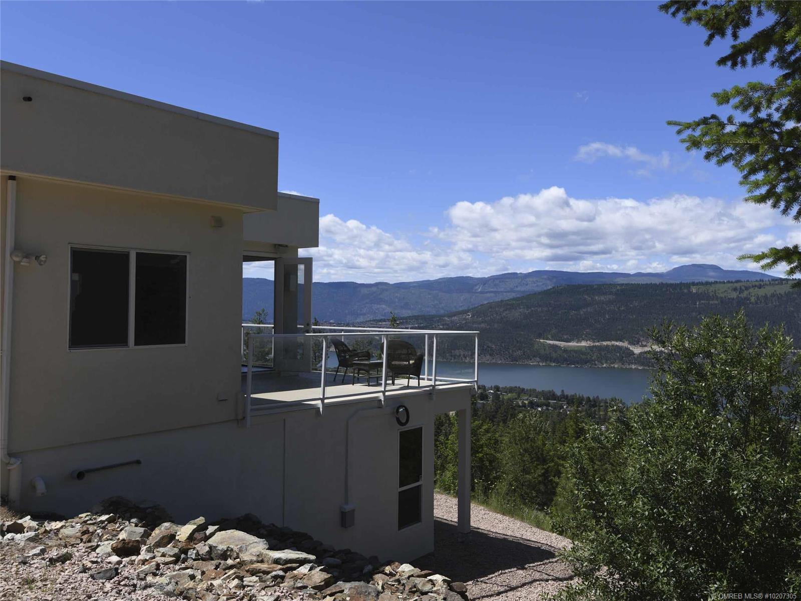 5668 Oyama Lake Road, Lake Country, BC, V4V 2C9 10207305 Dan Reinhardt