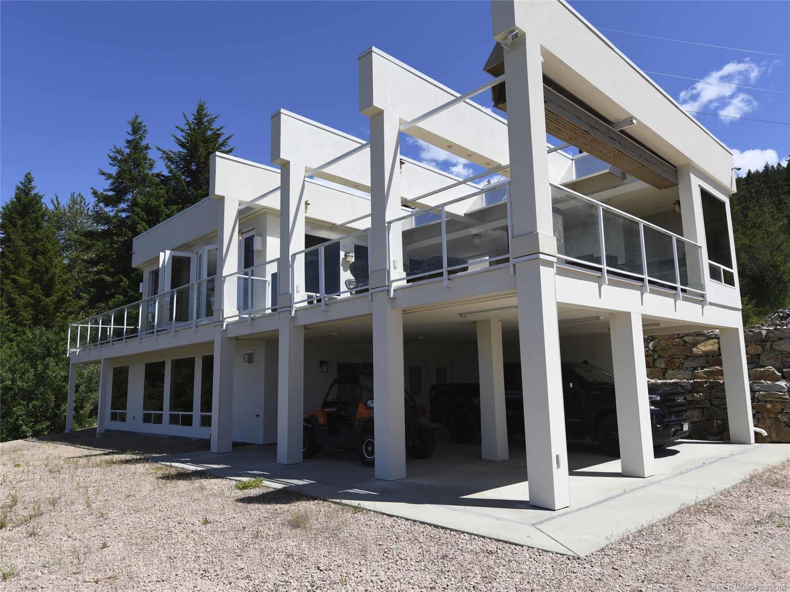 5668 Oyama Lake Road, Lake Country, BC, V4V 2C9 10207305 Dan Reinhardt