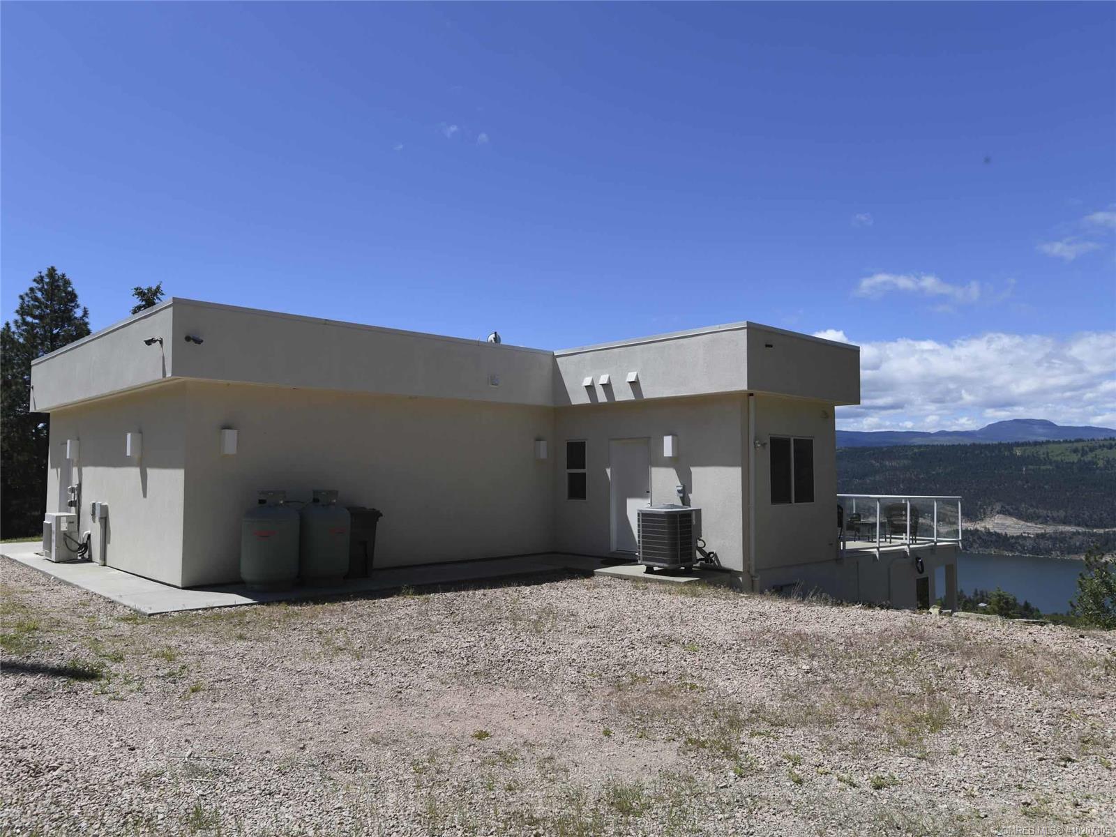 5668 Oyama Lake Road, Lake Country, BC, V4V 2C9 10207305 Dan Reinhardt