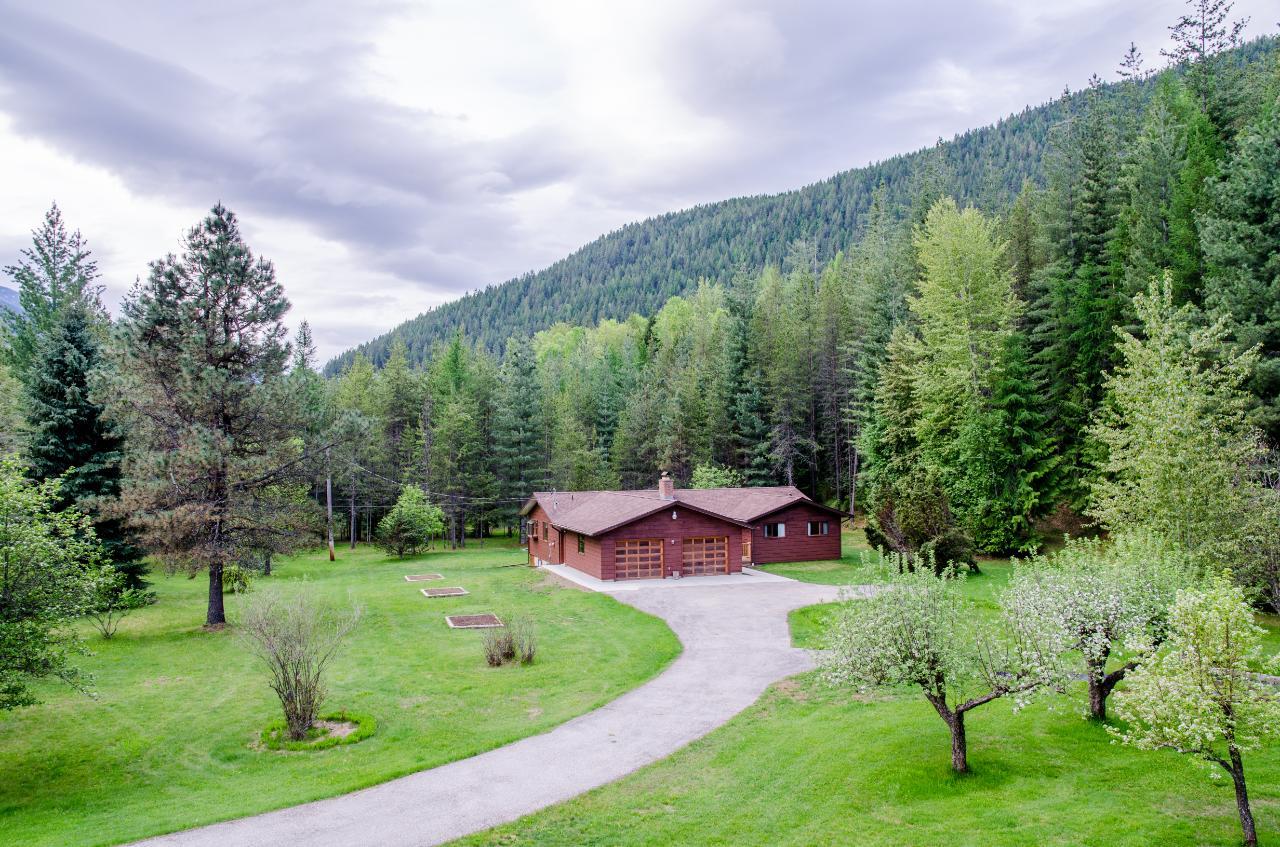 1655 Lakeview Arrow Creek Road, Arrow Creek, BC 2452585 RE/MAX Elk