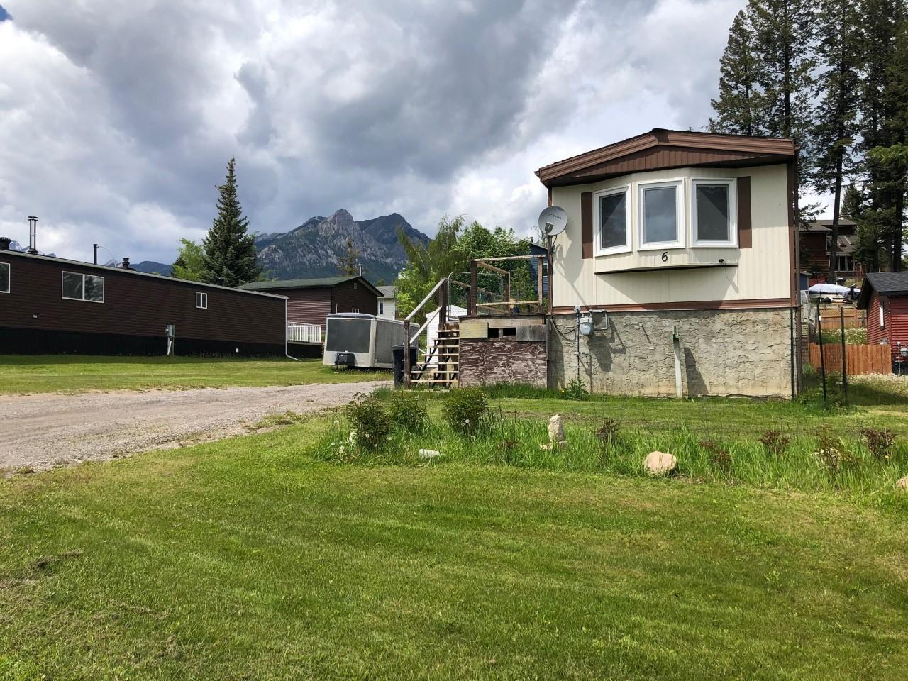 6 Casino Crescent, Elkford, BC, V0B 1H0 2452644 RE/MAX Elk Valley