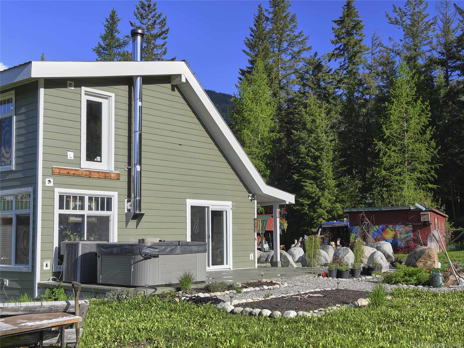 4975 Metcalfe Road, Falkland, BC, V0E 1W1 10205486 Dan Reinhardt