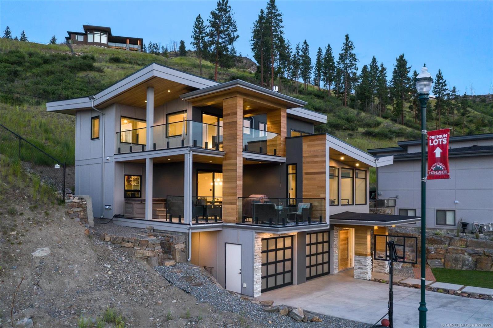 5621 Mountainside Drive, Kelowna, BC, V1W 5G5 10210392 Richard